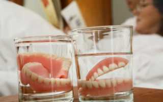 Советы стоматолога о том, как правильно ухаживать за съемными зубными протезами